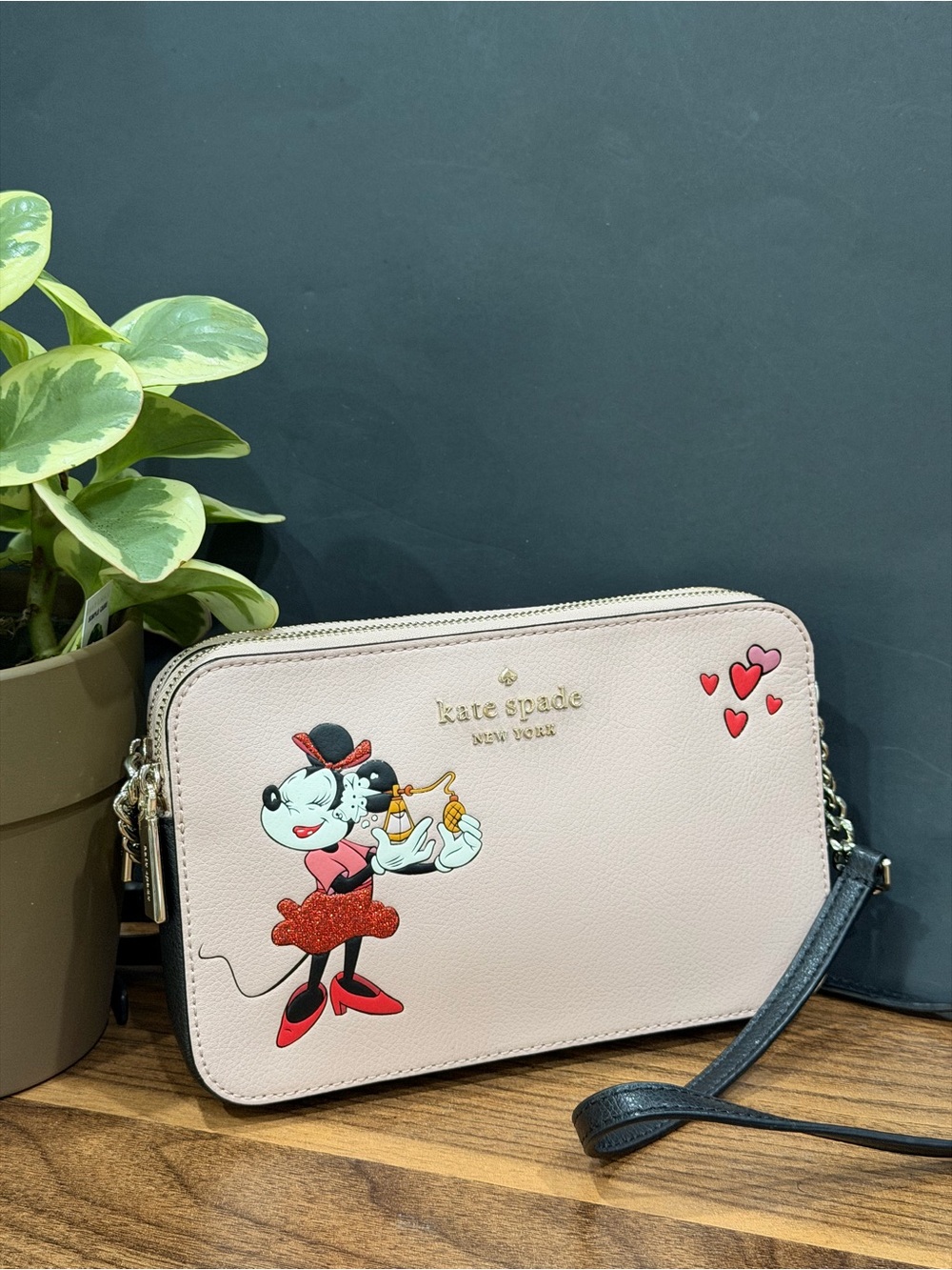 KATE SPADE NEW YORK DISNEY MINNIE MOUSE Crossbody bag in a pink pebbled leather